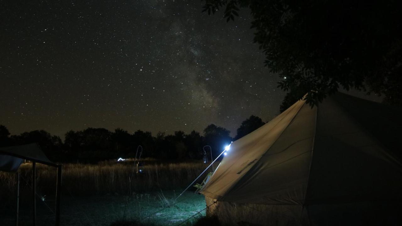 La Toile Sous Les Etoiles Hotell Charron  Exteriör bild